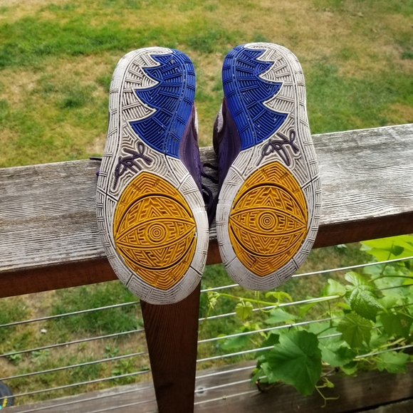 Kyrie Irving Nike Basketball shoe size US 5 - Picture 10 of 10